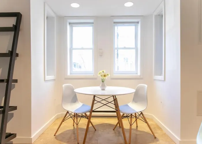 Big Bright 1 Bedroom At U/Shaw + 14Th On Quaint Swann